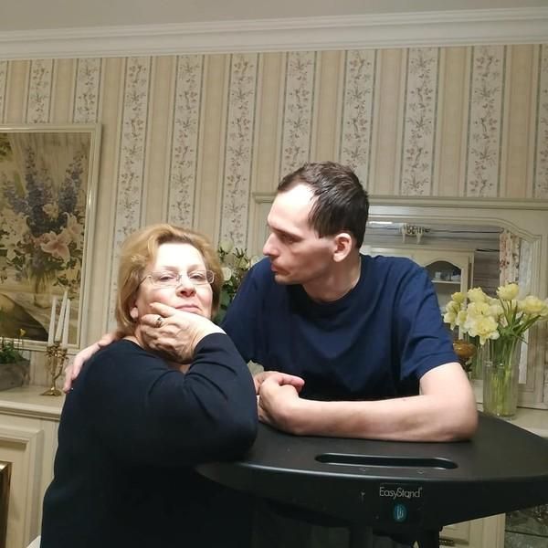 Жена уехала от перенесшего инсульт Алексея Янина