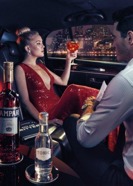 12 месяцев наслаждения: Кейт Хадсон в календаре Campari