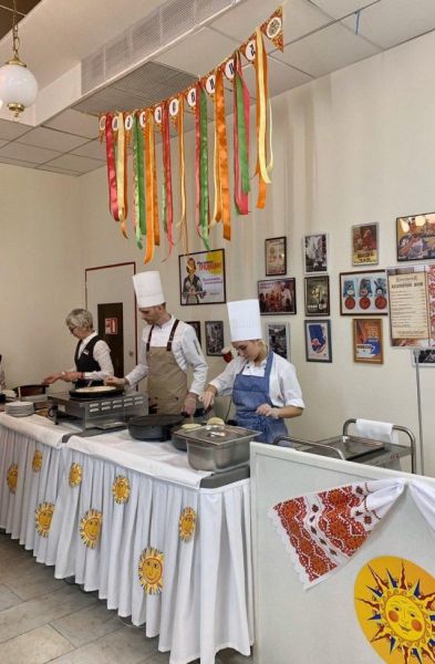 Масленичный спецбуфет открылся в Государственной думе