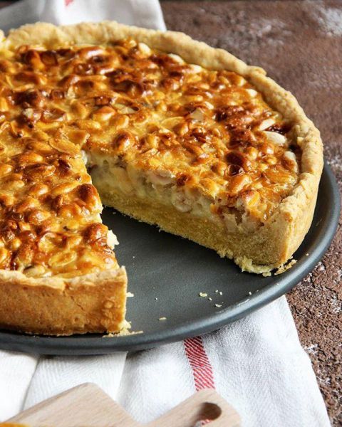 Нет, не слипнется! Готовим вкусный тарт с арахисом и сгущенкой