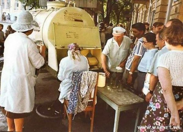 СССР: бочки с квасом, который пили и помнят все СССР: бочки с квасом, который пили и помнят все